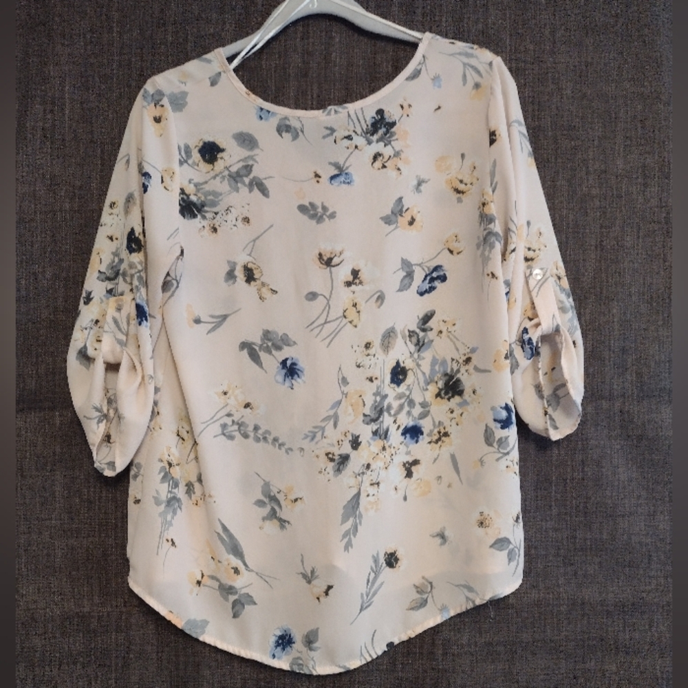 ✨ Sienna Sky Pale Pink Floral Women's Top Medium - Picture 4 of 6